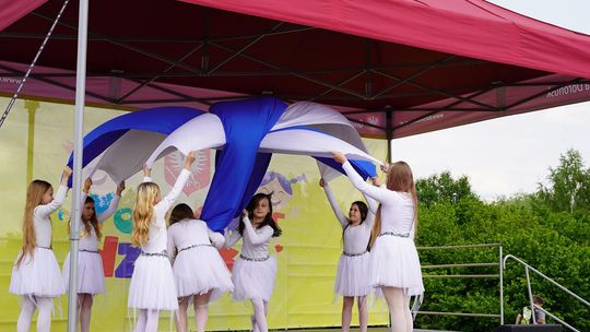 Radosny charytatywny Dzień Dziecka w Dorohusku. Zbierali pieniążki dla chorego Szymona [GALERIA ZDJĘĆ]