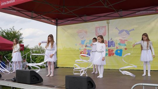 Radosny charytatywny Dzień Dziecka w Dorohusku. Zbierali pieniążki dla chorego Szymona [GALERIA ZDJĘĆ]