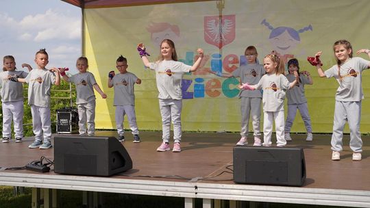 Radosny charytatywny Dzień Dziecka w Dorohusku. Zbierali pieniążki dla chorego Szymona [GALERIA ZDJĘĆ]