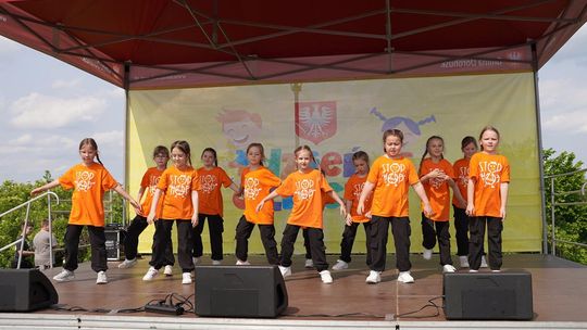 Radosny charytatywny Dzień Dziecka w Dorohusku. Zbierali pieniążki dla chorego Szymona [GALERIA ZDJĘĆ]