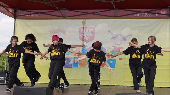 Radosny charytatywny Dzień Dziecka w Dorohusku. Zbierali pieniążki dla chorego Szymona [GALERIA ZDJĘĆ]