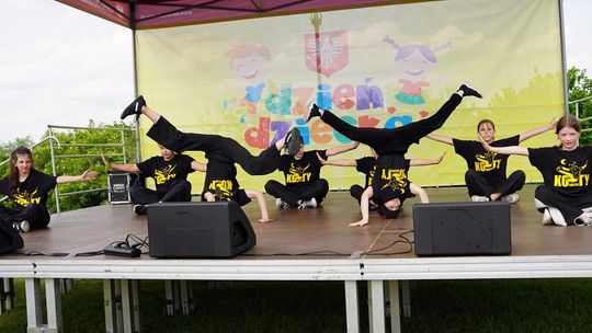 Radosny charytatywny Dzień Dziecka w Dorohusku. Zbierali pieniążki dla chorego Szymona [GALERIA ZDJĘĆ]