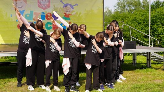 Radosny charytatywny Dzień Dziecka w Dorohusku. Zbierali pieniążki dla chorego Szymona [GALERIA ZDJĘĆ]