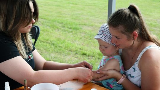 Radosny charytatywny Dzień Dziecka w Dorohusku. Zbierali pieniążki dla chorego Szymona [GALERIA ZDJĘĆ]