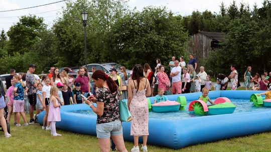 Radosny charytatywny Dzień Dziecka w Dorohusku. Zbierali pieniążki dla chorego Szymona [GALERIA ZDJĘĆ]