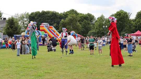 Radosny charytatywny Dzień Dziecka w Dorohusku. Zbierali pieniążki dla chorego Szymona [GALERIA ZDJĘĆ]
