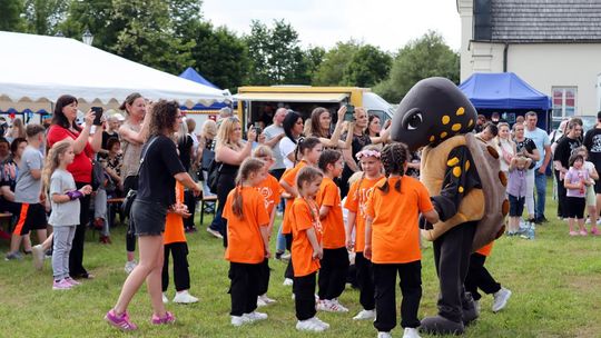 Radosny charytatywny Dzień Dziecka w Dorohusku. Zbierali pieniążki dla chorego Szymona [GALERIA ZDJĘĆ]