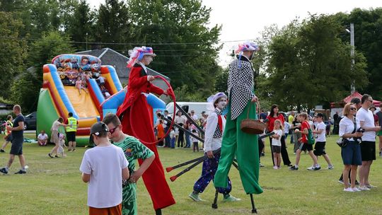 Radosny charytatywny Dzień Dziecka w Dorohusku. Zbierali pieniążki dla chorego Szymona [GALERIA ZDJĘĆ]