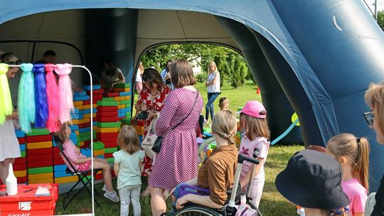 Radosny charytatywny Dzień Dziecka w Dorohusku. Zbierali pieniążki dla chorego Szymona [GALERIA ZDJĘĆ]