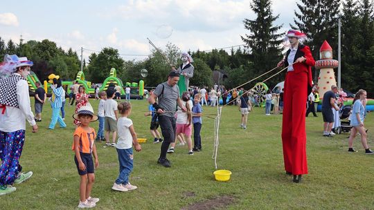 Radosny charytatywny Dzień Dziecka w Dorohusku. Zbierali pieniążki dla chorego Szymona [GALERIA ZDJĘĆ]