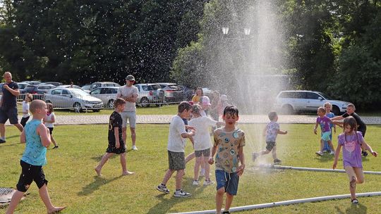 Radosny charytatywny Dzień Dziecka w Dorohusku. Zbierali pieniążki dla chorego Szymona [GALERIA ZDJĘĆ]