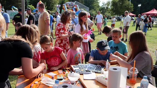 Radosny charytatywny Dzień Dziecka w Dorohusku. Zbierali pieniążki dla chorego Szymona [GALERIA ZDJĘĆ]
