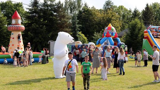 Radosny charytatywny Dzień Dziecka w Dorohusku. Zbierali pieniążki dla chorego Szymona [GALERIA ZDJĘĆ]