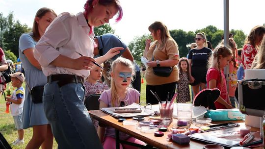 Radosny charytatywny Dzień Dziecka w Dorohusku. Zbierali pieniążki dla chorego Szymona [GALERIA ZDJĘĆ]