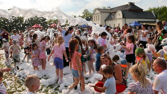 Radosny charytatywny Dzień Dziecka w Dorohusku. Zbierali pieniążki dla chorego Szymona [GALERIA ZDJĘĆ]