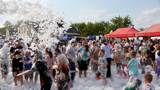 Radosny charytatywny Dzień Dziecka w Dorohusku. Zbierali pieniążki dla chorego Szymona [GALERIA ZDJĘĆ]