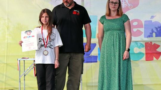 Radosny charytatywny Dzień Dziecka w Dorohusku. Zbierali pieniążki dla chorego Szymona [GALERIA ZDJĘĆ]