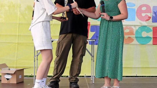 Radosny charytatywny Dzień Dziecka w Dorohusku. Zbierali pieniążki dla chorego Szymona [GALERIA ZDJĘĆ]