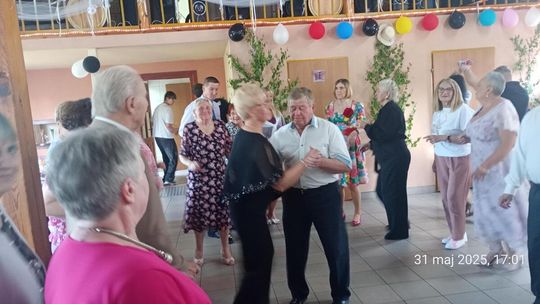 Muzyka, śmiech i wspólne plany - seniorzy z regionu bawili się w Janowie [GALERIA ZDJĘĆ]