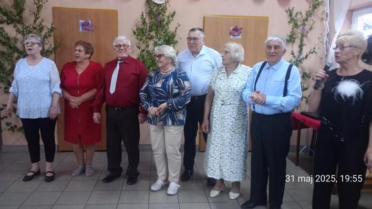 Muzyka, śmiech i wspólne plany - seniorzy z regionu bawili się w Janowie [GALERIA ZDJĘĆ]