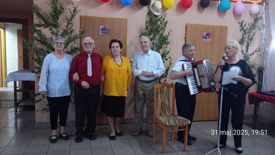 Muzyka, śmiech i wspólne plany - seniorzy z regionu bawili się w Janowie [GALERIA ZDJĘĆ]