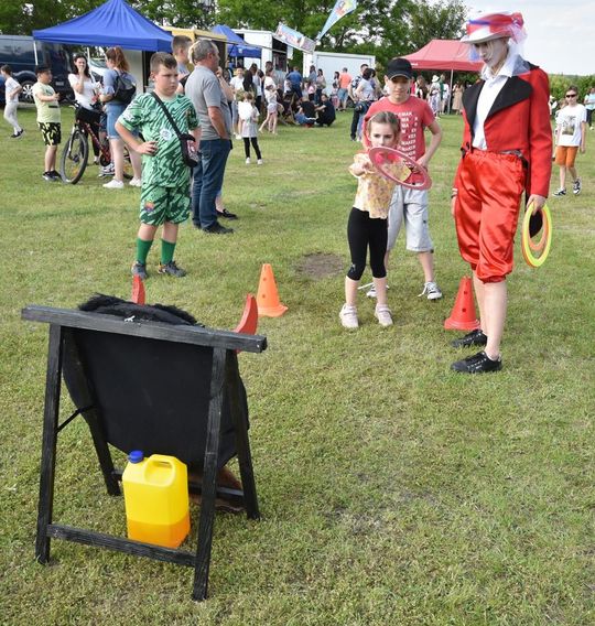 Radosny charytatywny Dzień Dziecka w Dorohusku. Zbierali pieniążki dla chorego Szymona [GALERIA ZDJĘĆ]