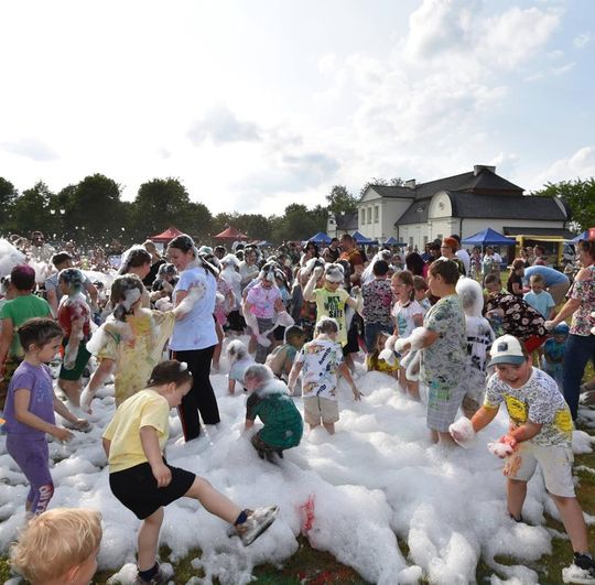 Radosny charytatywny Dzień Dziecka w Dorohusku. Zbierali pieniążki dla chorego Szymona [GALERIA ZDJĘĆ]