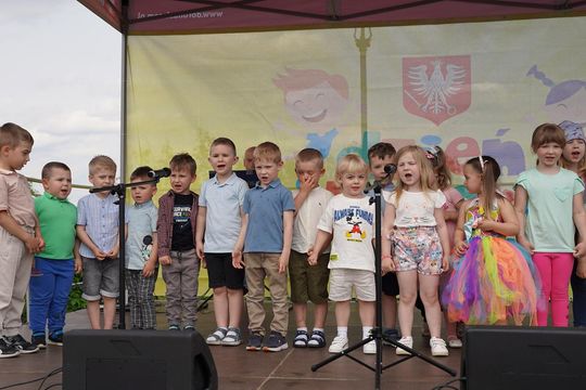 Radosny charytatywny Dzień Dziecka w Dorohusku. Zbierali pieniążki dla chorego Szymona [GALERIA ZDJĘĆ]