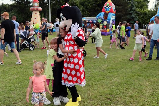 Radosny charytatywny Dzień Dziecka w Dorohusku. Zbierali pieniążki dla chorego Szymona [GALERIA ZDJĘĆ]