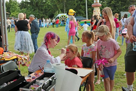 Radosny charytatywny Dzień Dziecka w Dorohusku. Zbierali pieniążki dla chorego Szymona [GALERIA ZDJĘĆ]