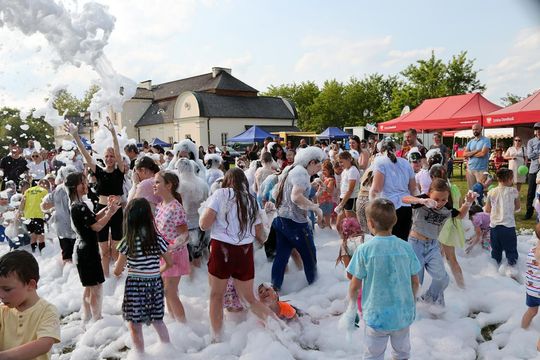 Radosny charytatywny Dzień Dziecka w Dorohusku. Zbierali pieniążki dla chorego Szymona [GALERIA ZDJĘĆ]