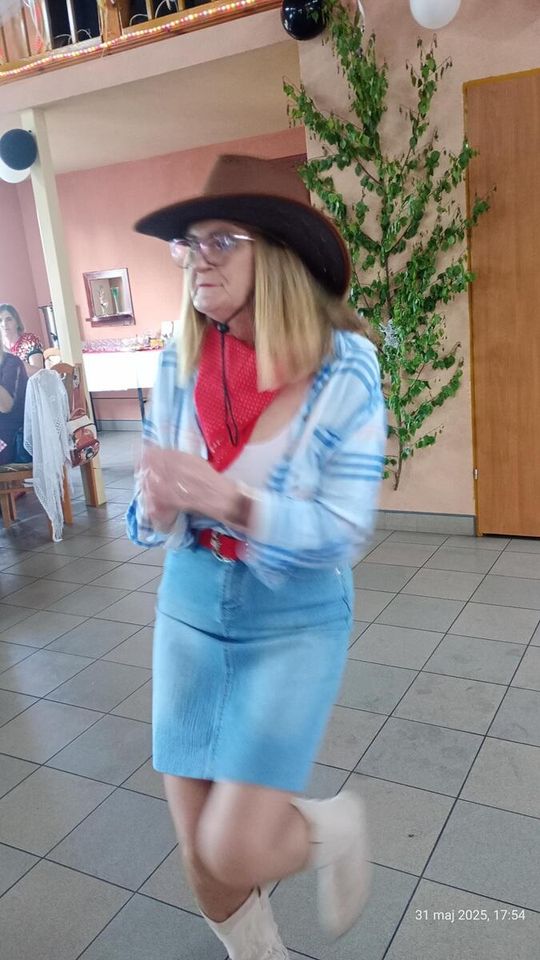 Muzyka, śmiech i wspólne plany - seniorzy z regionu bawili się w Janowie [GALERIA ZDJĘĆ]