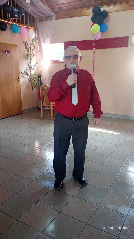 Muzyka, śmiech i wspólne plany - seniorzy z regionu bawili się w Janowie [GALERIA ZDJĘĆ]