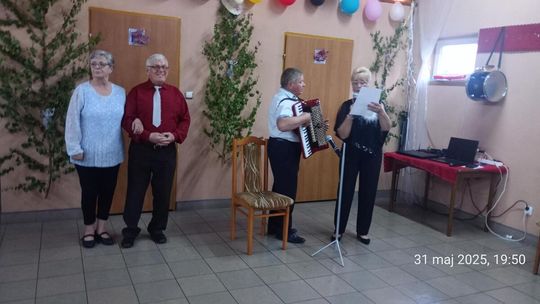 Muzyka, śmiech i wspólne plany - seniorzy z regionu bawili się w Janowie [GALERIA ZDJĘĆ]