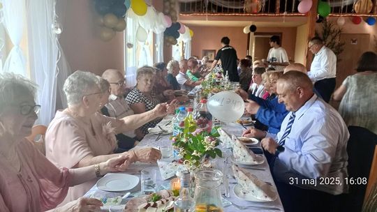 Muzyka, śmiech i wspólne plany - seniorzy z regionu bawili się w Janowie [GALERIA ZDJĘĆ]