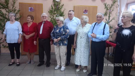 Muzyka, śmiech i wspólne plany - seniorzy z regionu bawili się w Janowie [GALERIA ZDJĘĆ]