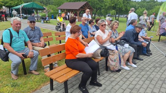 III Powiatowy Festiwal Piosenki Biesiadnej i Święto Rodzin Zastępczych w Nowinach [GALERIA ZDJĘĆ]