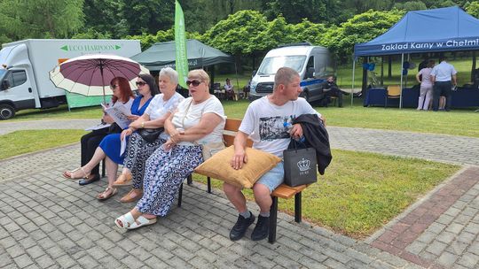 III Powiatowy Festiwal Piosenki Biesiadnej i Święto Rodzin Zastępczych w Nowinach [GALERIA ZDJĘĆ]