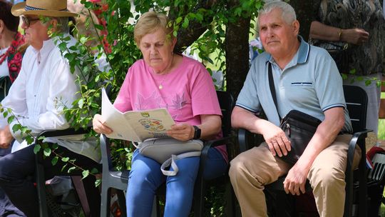 III Powiatowy Festiwal Piosenki Biesiadnej i Święto Rodzin Zastępczych w Nowinach [GALERIA ZDJĘĆ]