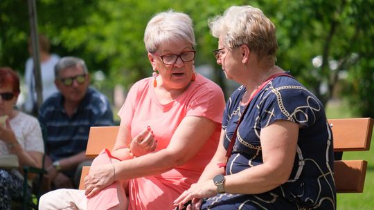 III Powiatowy Festiwal Piosenki Biesiadnej i Święto Rodzin Zastępczych w Nowinach [GALERIA ZDJĘĆ]