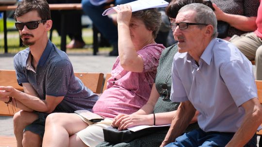 III Powiatowy Festiwal Piosenki Biesiadnej i Święto Rodzin Zastępczych w Nowinach [GALERIA ZDJĘĆ]