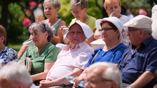 III Powiatowy Festiwal Piosenki Biesiadnej i Święto Rodzin Zastępczych w Nowinach [GALERIA ZDJĘĆ]