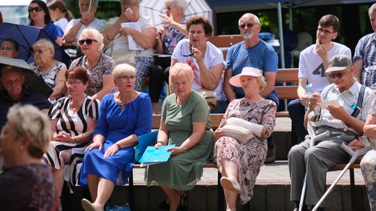 III Powiatowy Festiwal Piosenki Biesiadnej i Święto Rodzin Zastępczych w Nowinach [GALERIA ZDJĘĆ]