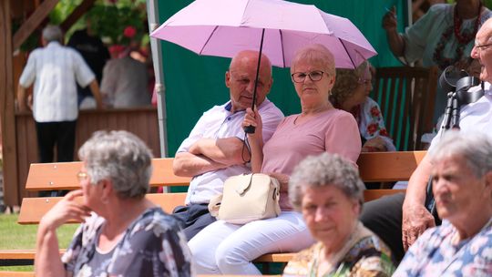 III Powiatowy Festiwal Piosenki Biesiadnej i Święto Rodzin Zastępczych w Nowinach [GALERIA ZDJĘĆ]