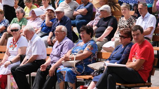 III Powiatowy Festiwal Piosenki Biesiadnej i Święto Rodzin Zastępczych w Nowinach [GALERIA ZDJĘĆ]