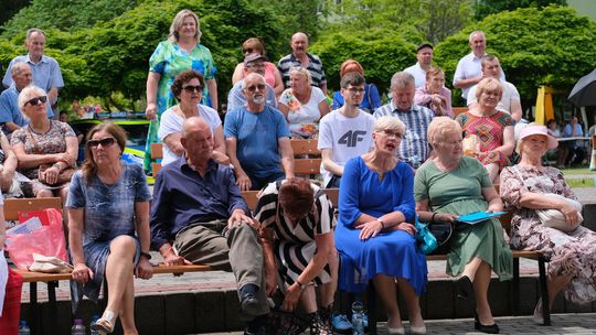 III Powiatowy Festiwal Piosenki Biesiadnej i Święto Rodzin Zastępczych w Nowinach [GALERIA ZDJĘĆ]