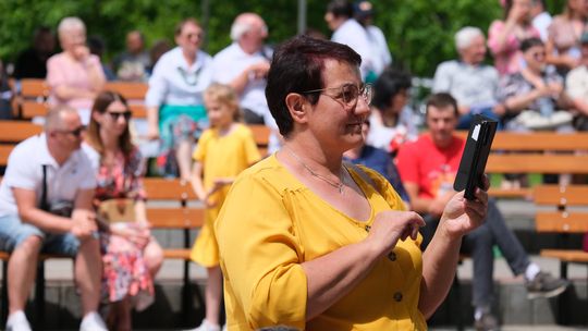 III Powiatowy Festiwal Piosenki Biesiadnej i Święto Rodzin Zastępczych w Nowinach [GALERIA ZDJĘĆ]