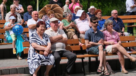 III Powiatowy Festiwal Piosenki Biesiadnej i Święto Rodzin Zastępczych w Nowinach [GALERIA ZDJĘĆ]
