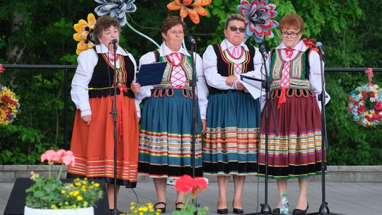 III Powiatowy Festiwal Piosenki Biesiadnej i Święto Rodzin Zastępczych w Nowinach [GALERIA ZDJĘĆ]
