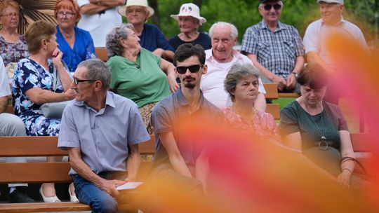 III Powiatowy Festiwal Piosenki Biesiadnej i Święto Rodzin Zastępczych w Nowinach [GALERIA ZDJĘĆ]